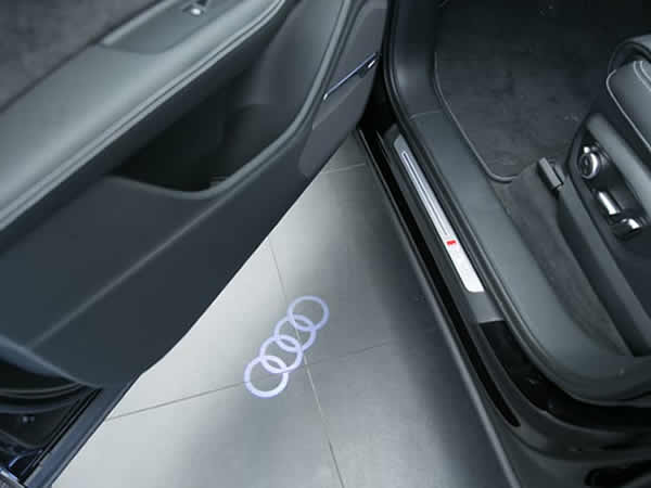 Audi 純正 LED ドアエントリーライト セット（カーテシランプ）Four ...