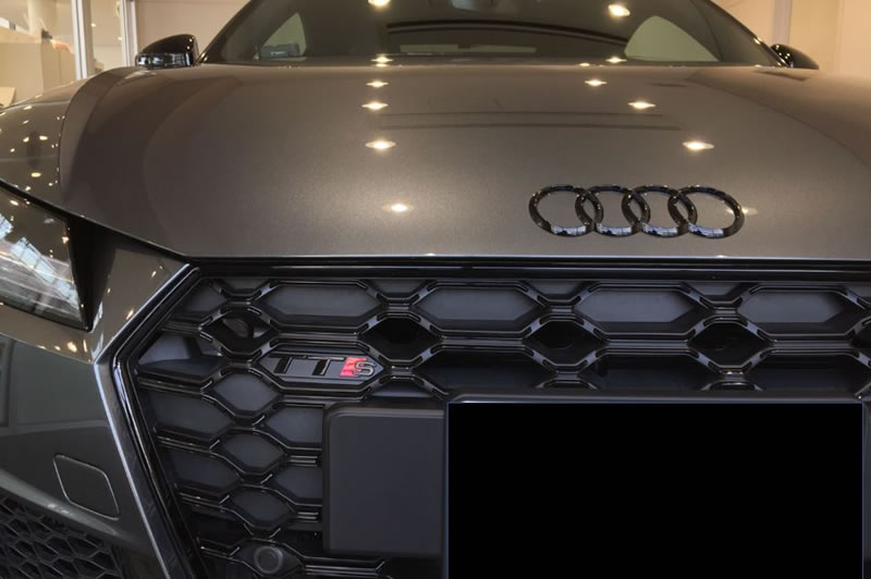 Audi TTリアエンブレム(マットブラック)